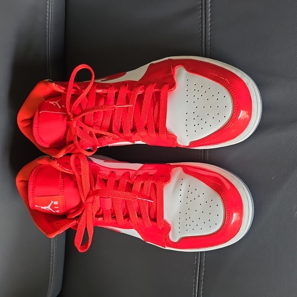 Nike Air Jordan 1 Mid SE Barcelona Sweater Red Men’s 9.5 EUR 45 (DC7294 600) - Picture 2 of 9